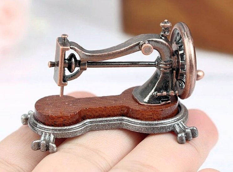 (image for) Antique Sewing Machine