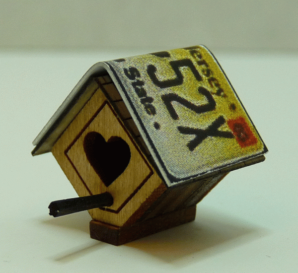 (image for) Birdhouse w/ License Plate Roof No Stand