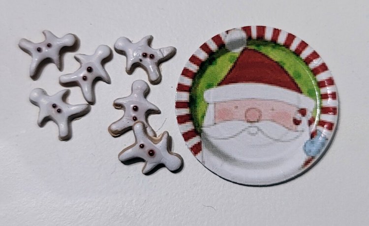 (image for) Holiday Cookies & Decorated Santa Paper Plate