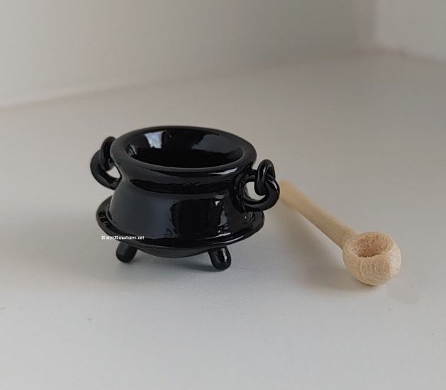 (image for) Black Cauldron w/ Wooden Spoon