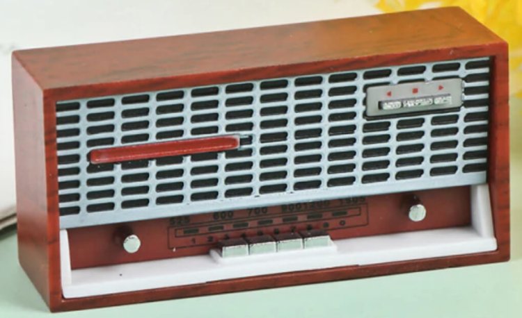 (image for) Old Fashioned Radio Console