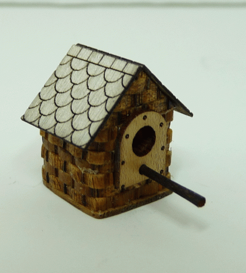 (image for) Basket Weave Birdhouse with Shingle Roof