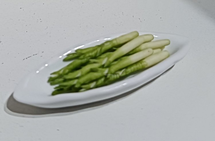 (image for) Asparagus on Elongated Plate