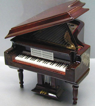 (image for) Grand Piano w/ Bench