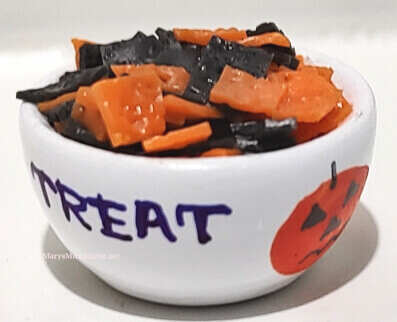 (image for) Black & Orange Nachos in Trick or Treat Bowl